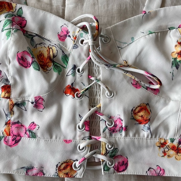 WAYF Seanna Floral Print Crop Top S Ivory Floral - Picture 6 of 12